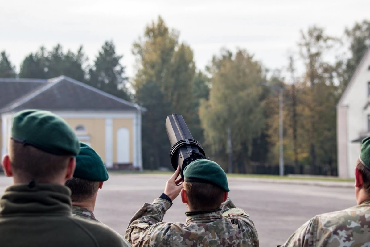 Dronų gaudyklės sistema „Dronbuster“ sėkmingai testuota Karaliaus Mindaugo husarų batalione