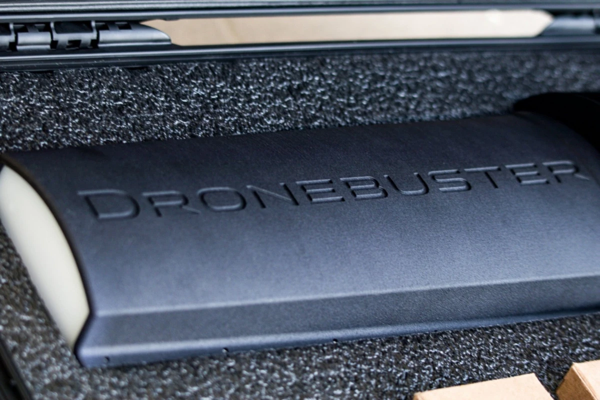 Dronų gaudyklės sistema „Dronbuster“ sėkmingai testuota Karaliaus Mindaugo husarų batalione