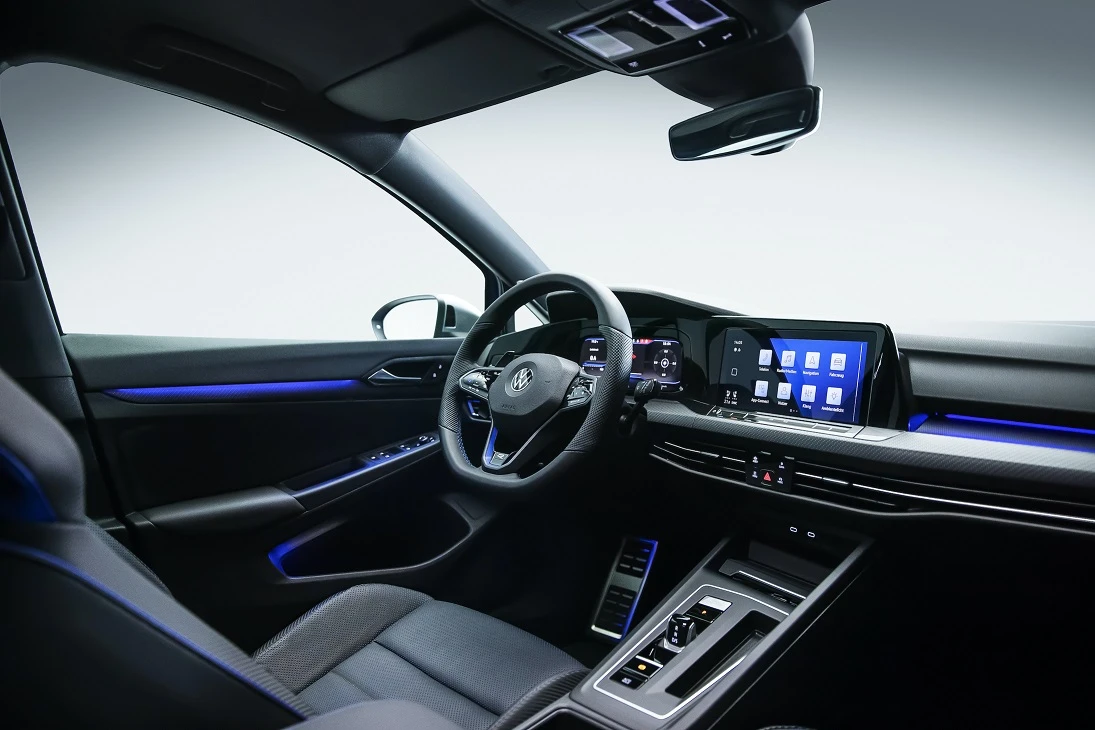 „Volkswagen“ pristato galingiausią istorijoje „Golf R“