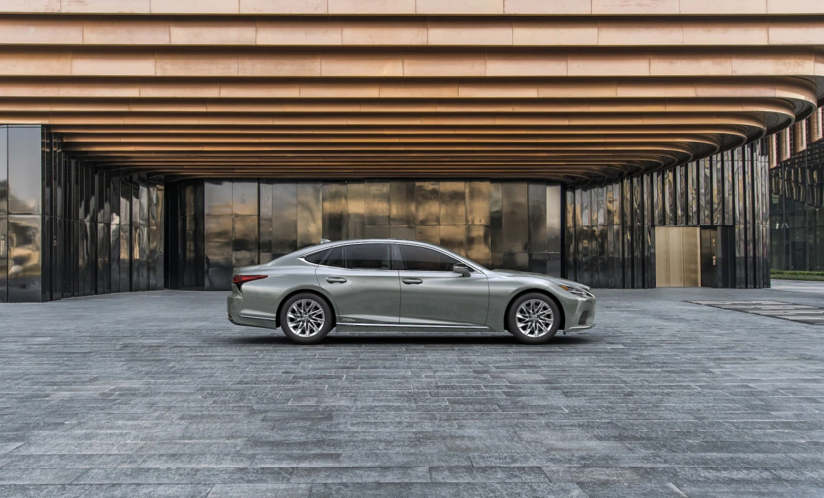 Atnaujintas „Lexus“ flagmanas LS 500h jau greitai atvyks į Baltijos šalis