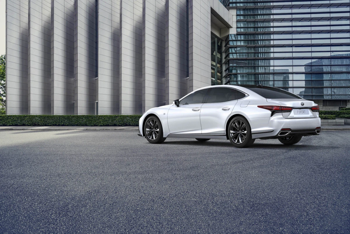 Atnaujintas „Lexus“ flagmanas LS 500h jau greitai atvyks į Baltijos šalis
