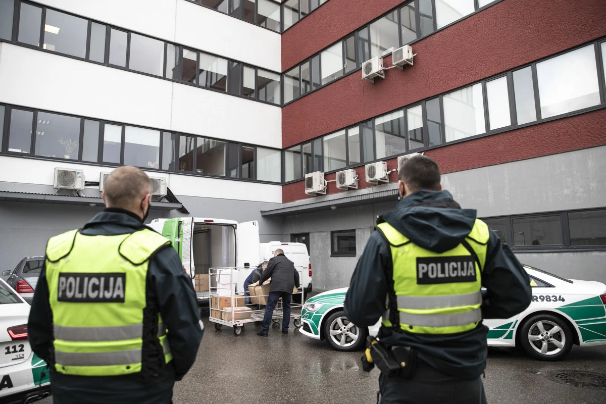 Į Lietuvą atvyko pirmoji COVID-19 vakcinų siunta. +Nuotraukos ir video