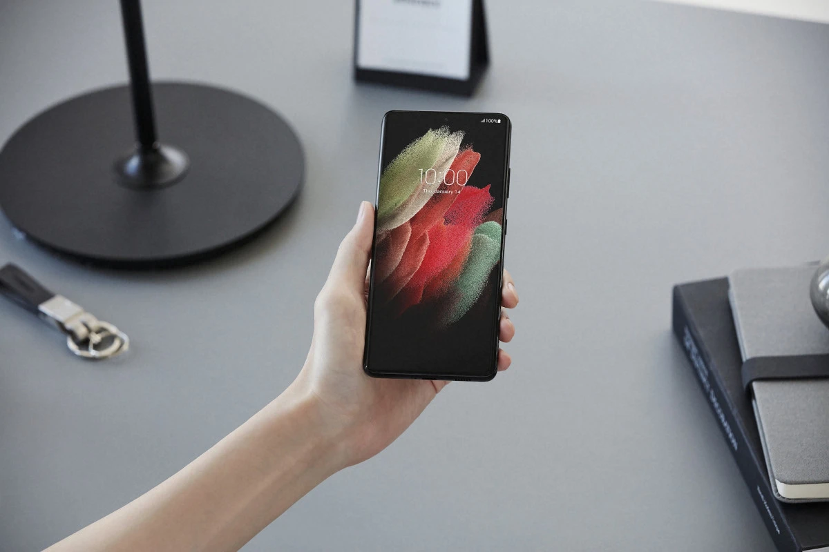 „Samsung“ pristatė naujausią flagmanų „Galaxy S21“ seriją