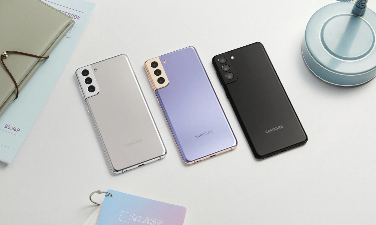 „Samsung“ pristatė naujausią flagmanų „Galaxy S21“ seriją