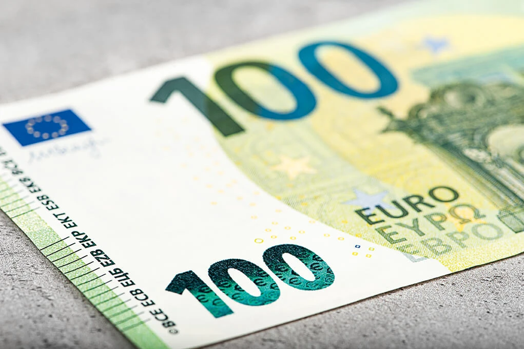 Bandė atsiskaityti netikrais pinigais