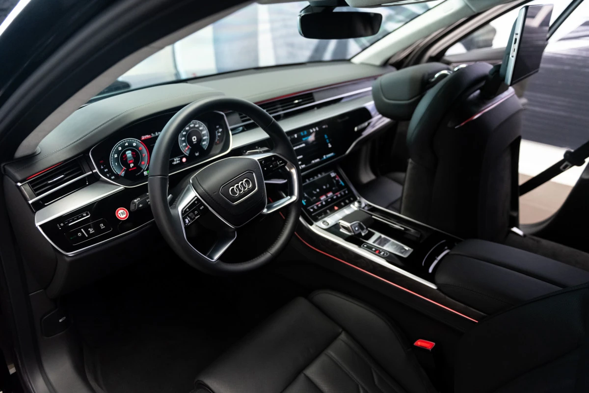 Į Lietuvą atkeliavo šarvuotas „Audi A8L Security”