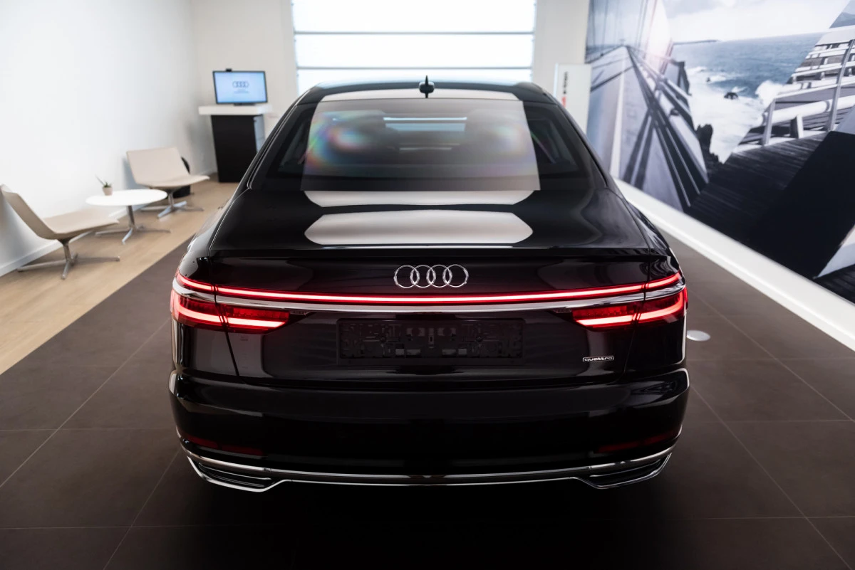 Į Lietuvą atkeliavo šarvuotas „Audi A8L Security”