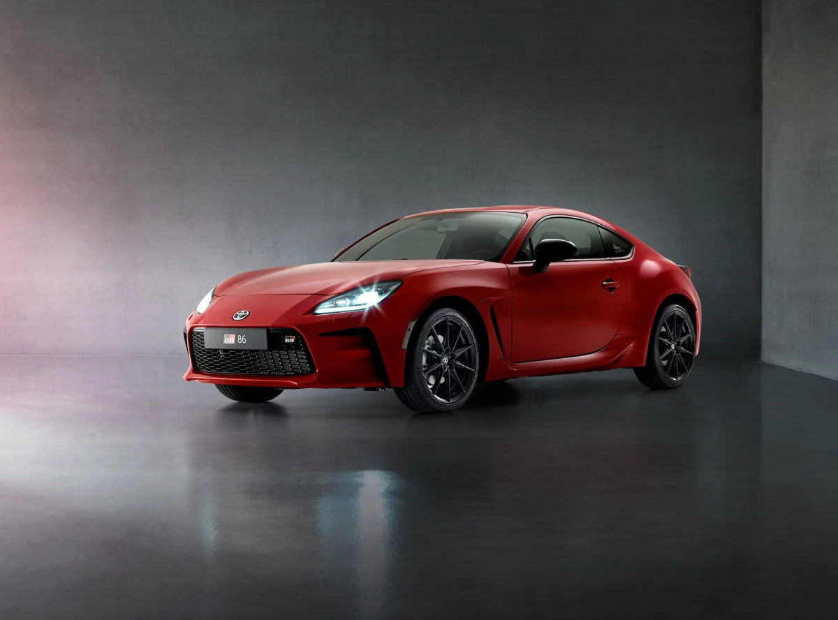 „Toyota“ pristato naująjį sportinį automobilį GR 86