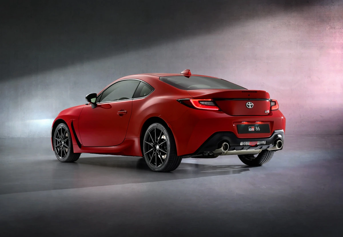 „Toyota“ pristato naująjį sportinį automobilį GR 86