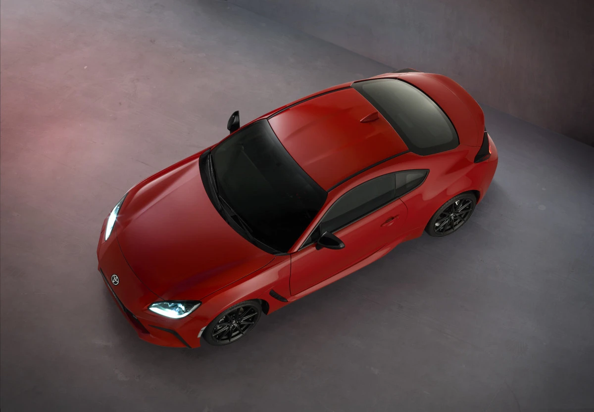 „Toyota“ pristato naująjį sportinį automobilį GR 86
