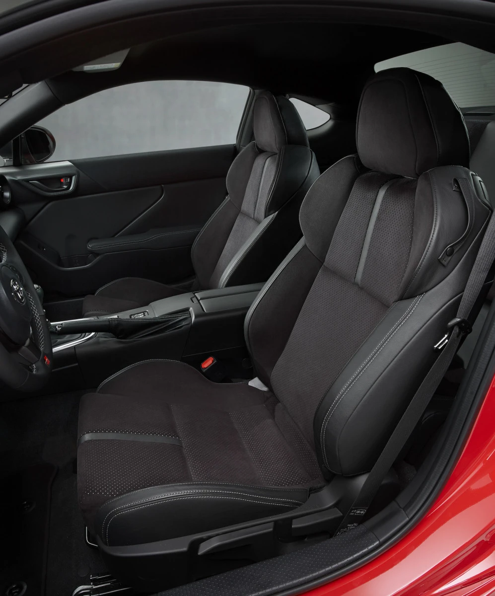 „Toyota“ pristato naująjį sportinį automobilį GR 86