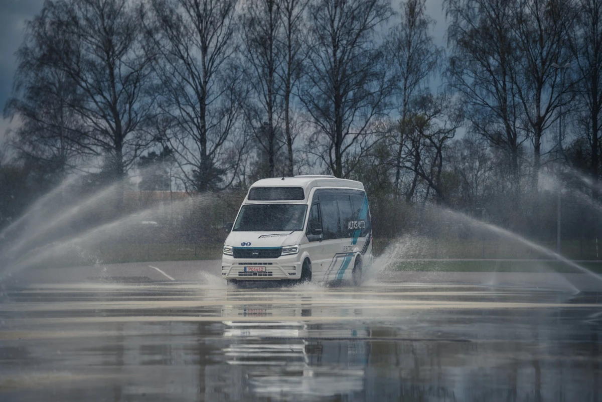 „Altas Auto“ pristatė pirmuosius elektrinius autobusus