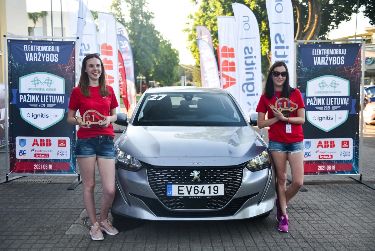 „Peugeot“ ekipažai elektromobilių varžybose užėmė tris pirmąsias vietas
