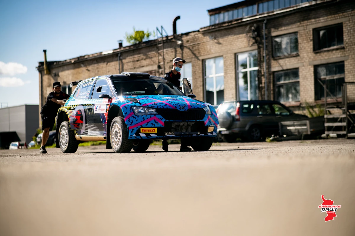 „Samsonas Rally Rokiškis“ dalyviai savo automobilius pristatė techninei komisija