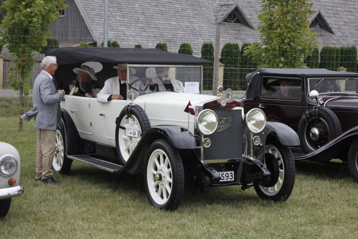 Biržuose – senovinių automobilių magija