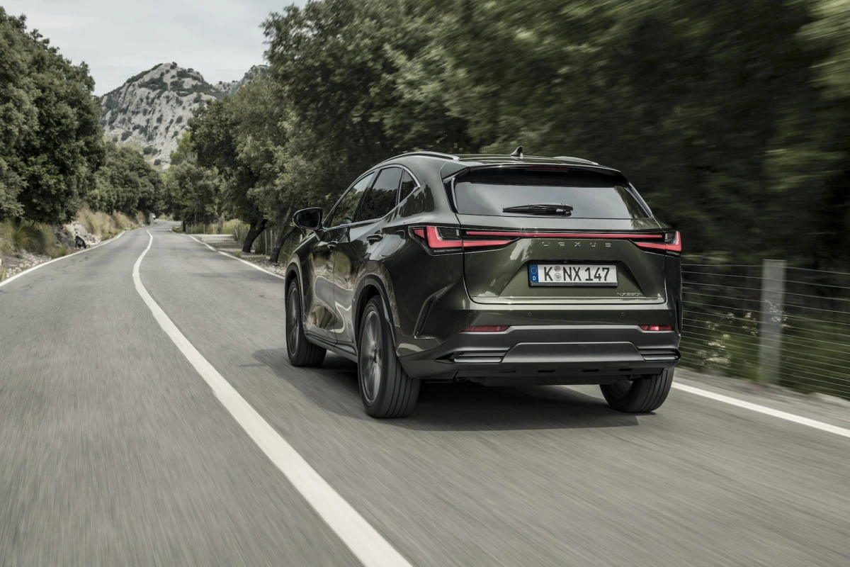„Lexus“ pristatė naująjį NX