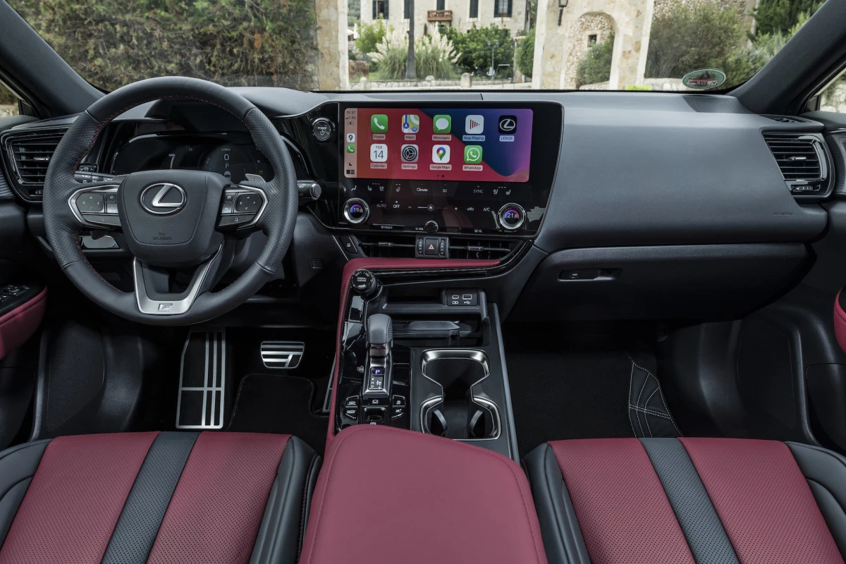 „Lexus“ pristatė naująjį NX