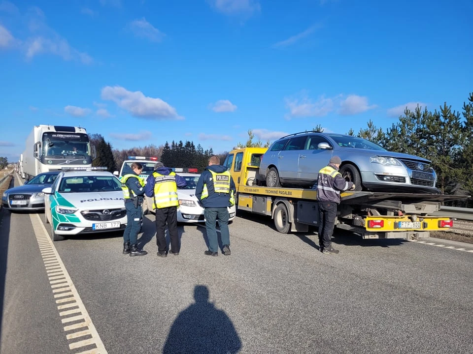 Via Baltica kelyje lengvasis automobilis susidūrė su vilkiku