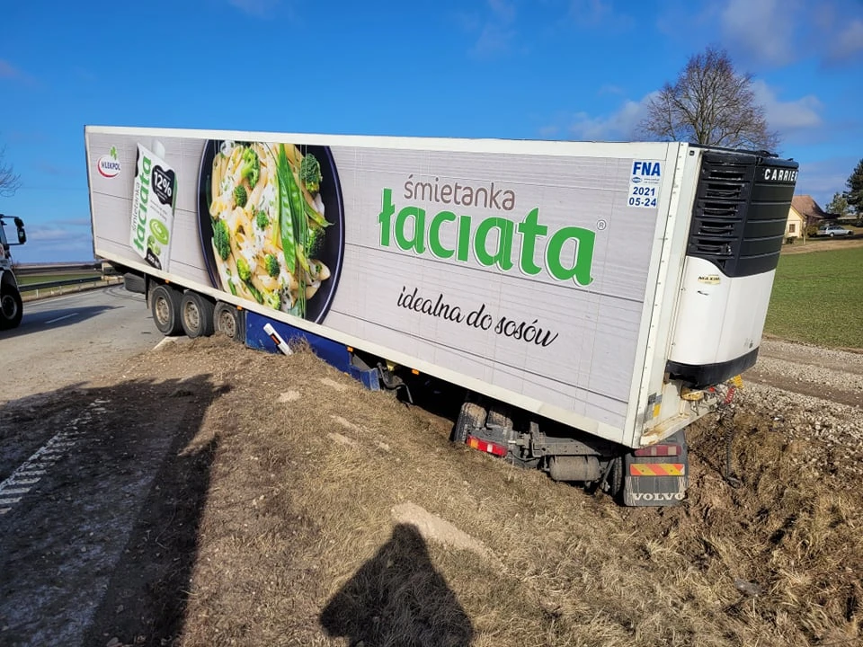 Via Baltica kelyje lengvasis automobilis susidūrė su vilkiku