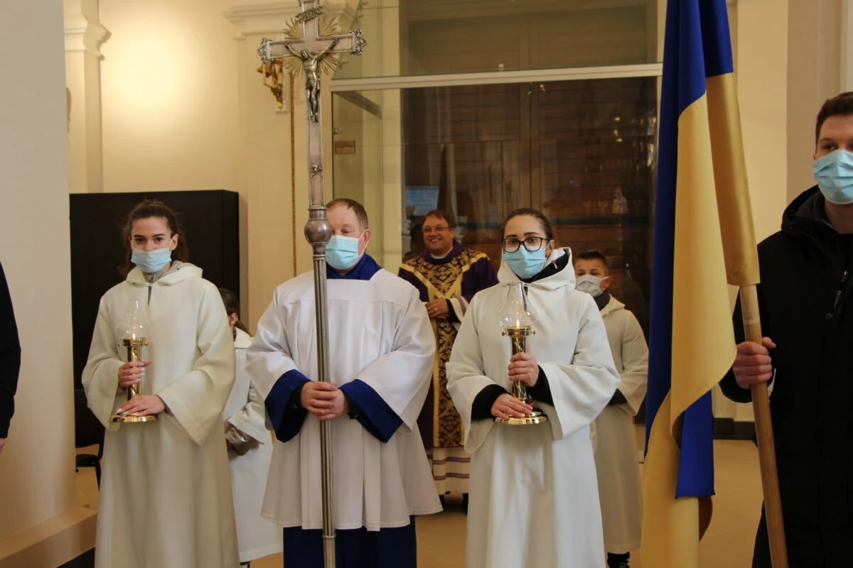 Solidarumas su Ukraina išreikštas palaikymo žodžiais, maldomis, aukomis ir dainomis