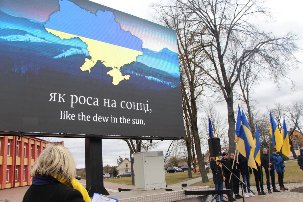 Solidarumas su Ukraina išreikštas palaikymo žodžiais, maldomis, aukomis ir dainomis