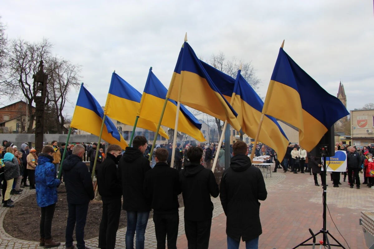 Solidarumas su Ukraina išreikštas palaikymo žodžiais, maldomis, aukomis ir dainomis
