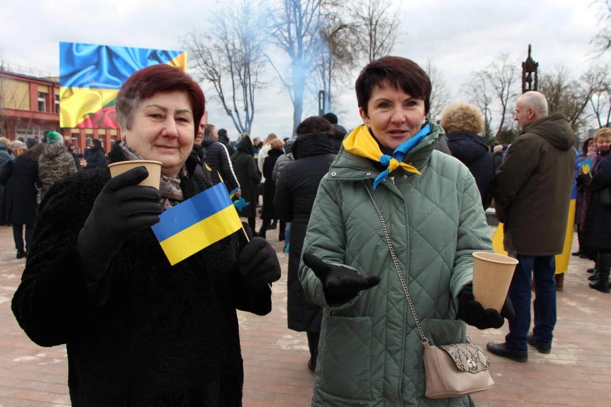 Solidarumas su Ukraina išreikštas palaikymo žodžiais, maldomis, aukomis ir dainomis
