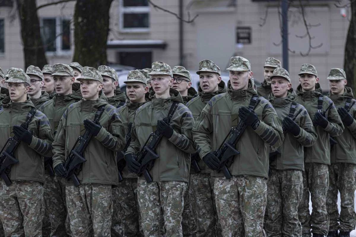 Kūčių išvakarėse tarnauti Lietuvai prisiekė per 300 karių