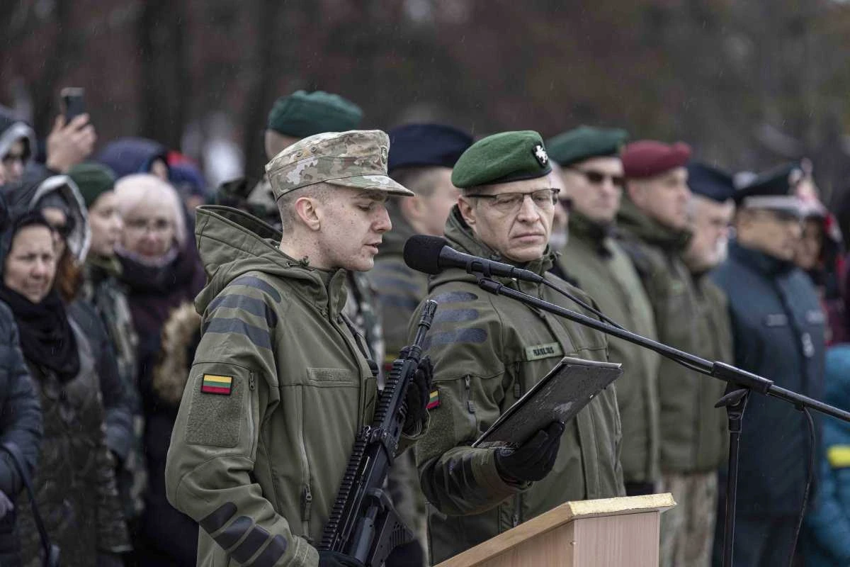 Kūčių išvakarėse tarnauti Lietuvai prisiekė per 300 karių