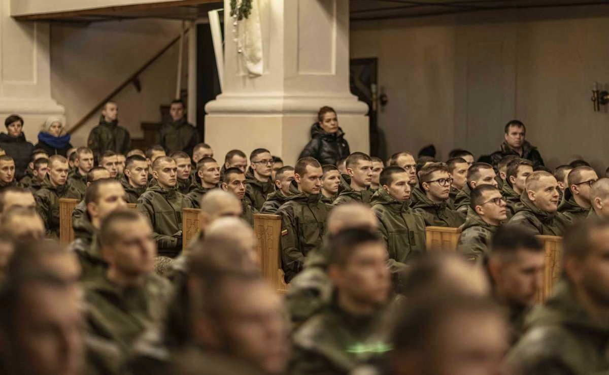 Kūčių išvakarėse tarnauti Lietuvai prisiekė per 300 karių