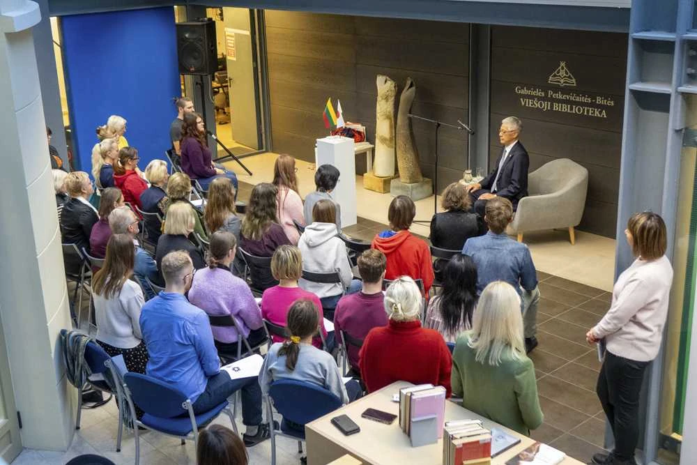 Bibliotekoje – meditacija su Japonijos ambasadoriumi