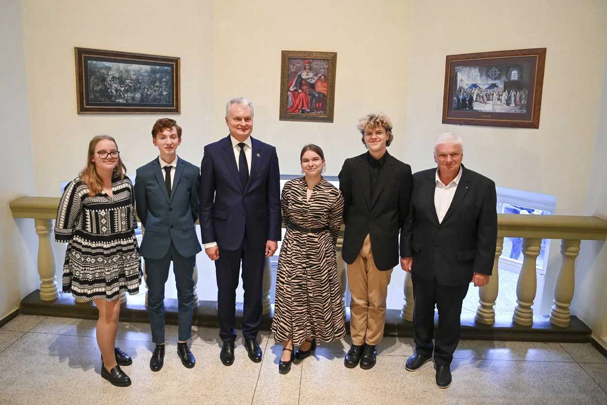 Prezidentas diskutavo su Panevėžio gimnazistais, kaip stabdyti narkotikų plitimą