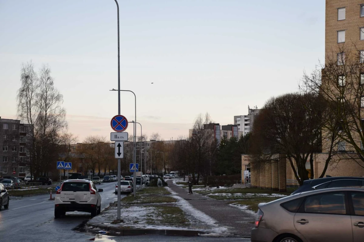 Keičiasi automobilių sustojimo tvarka Kniaudiškių gatvėje