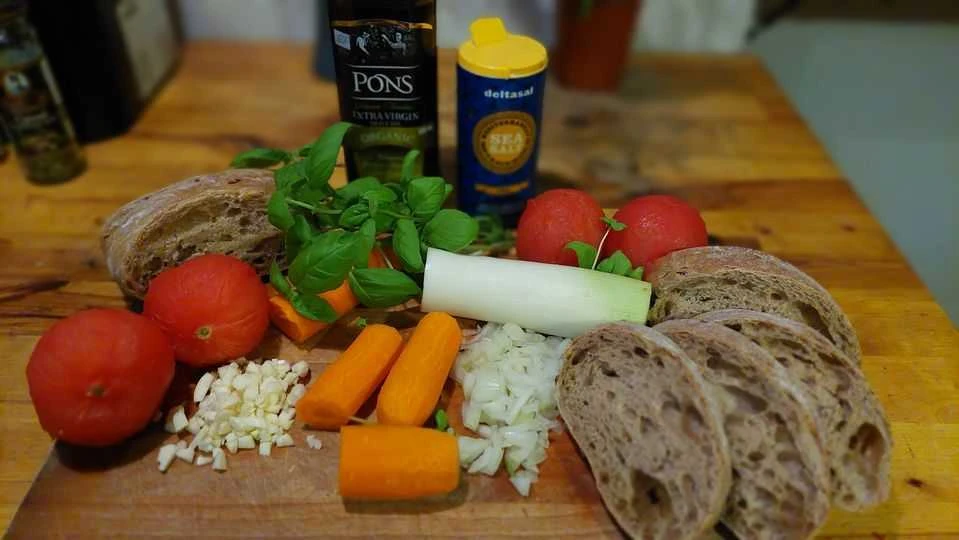 Pappa al pomodoro con burrata-arba improvizacija itališka tema