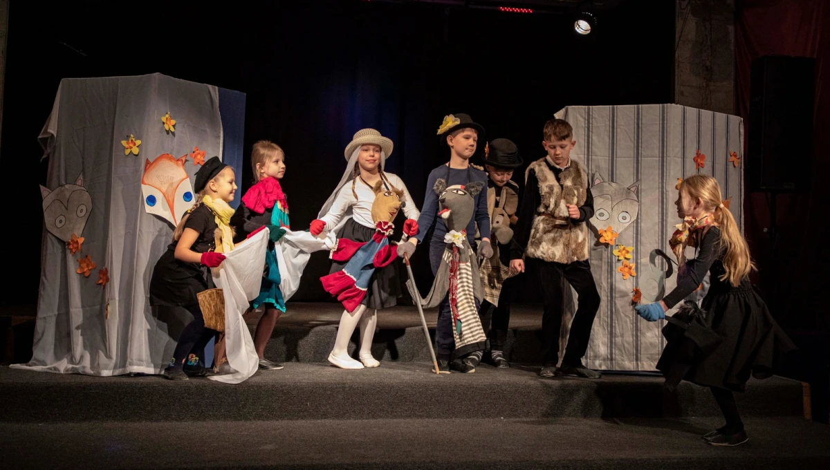 Keliaukime po spalvotąjį teatro pasaulį kartu!