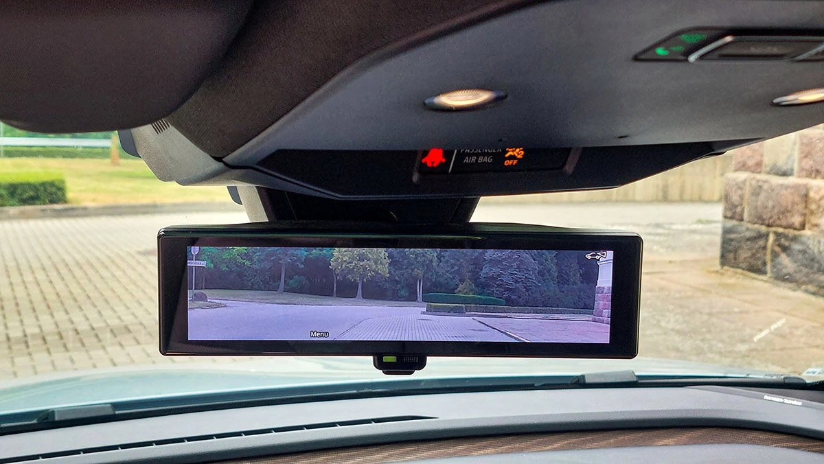 veidrodis Šventinė savaitė su „Renault Megane E-Tech Full Electric”
