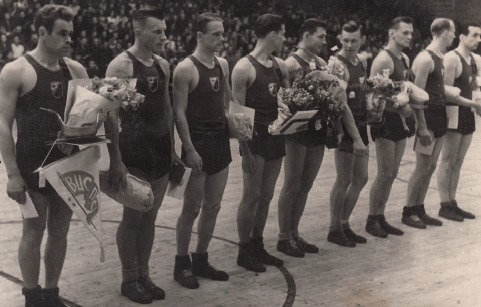 Zalgiris Sezono atidarymo rungtynėse – legendinio trenerio R,Sargūno pagerbimas ir marškinėlių iškėlimas