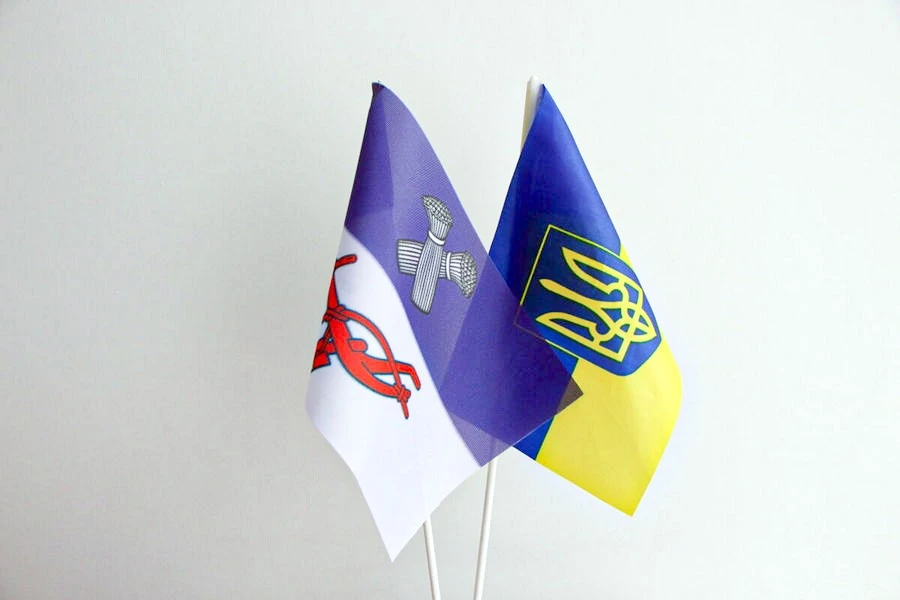 kovojančiai ukrainai vėl tiesiama pagalbos ranka