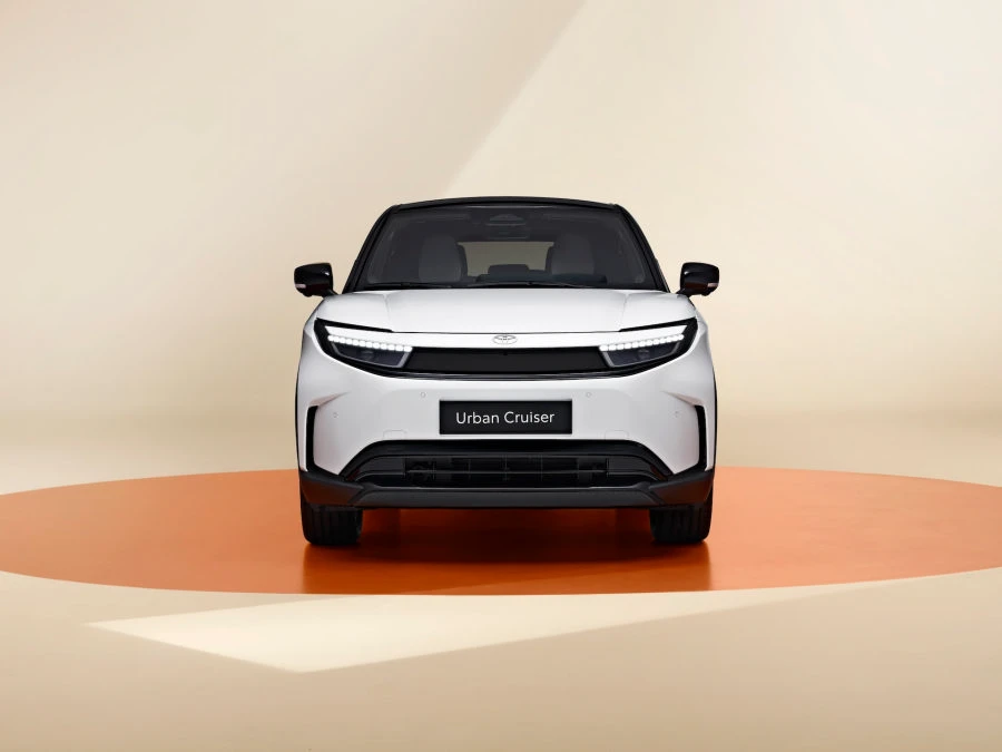 „toyota“ pristatė visiškai naują elektromobilį „Toyota“ pristatė visiškai naują elektromobilį