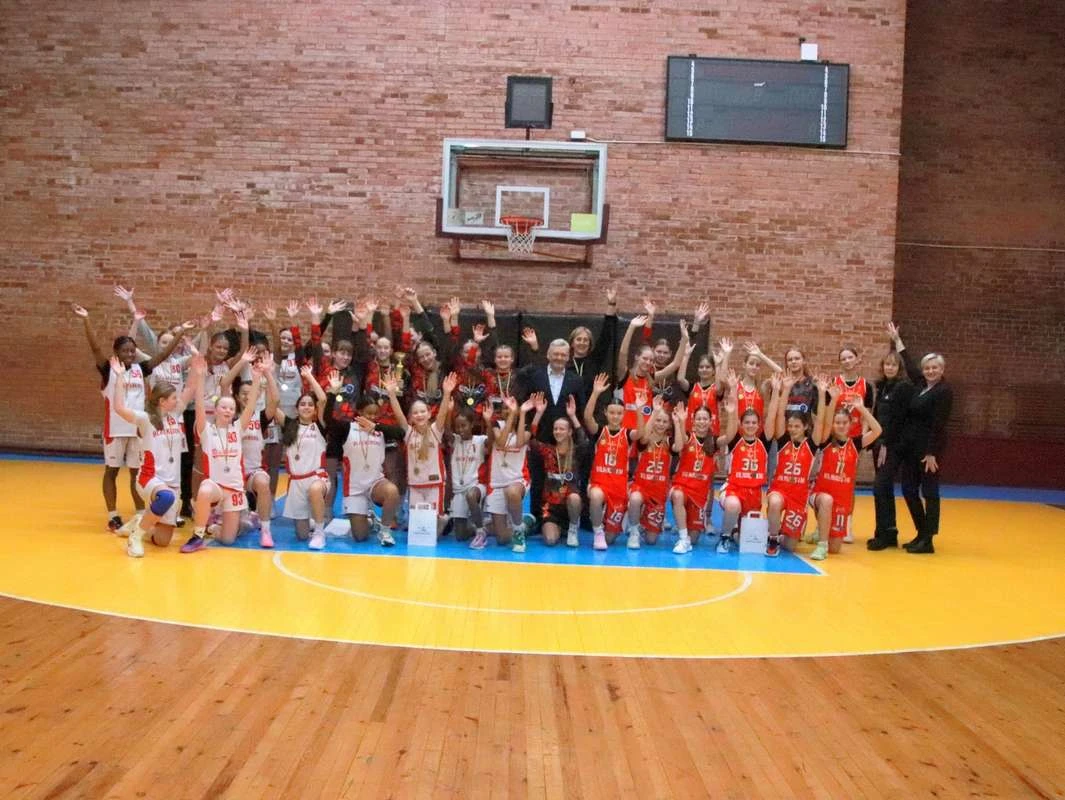 Panevėžio sporto centro krepšininkės - B. Indreliūnienės turnyro nugalėtojos