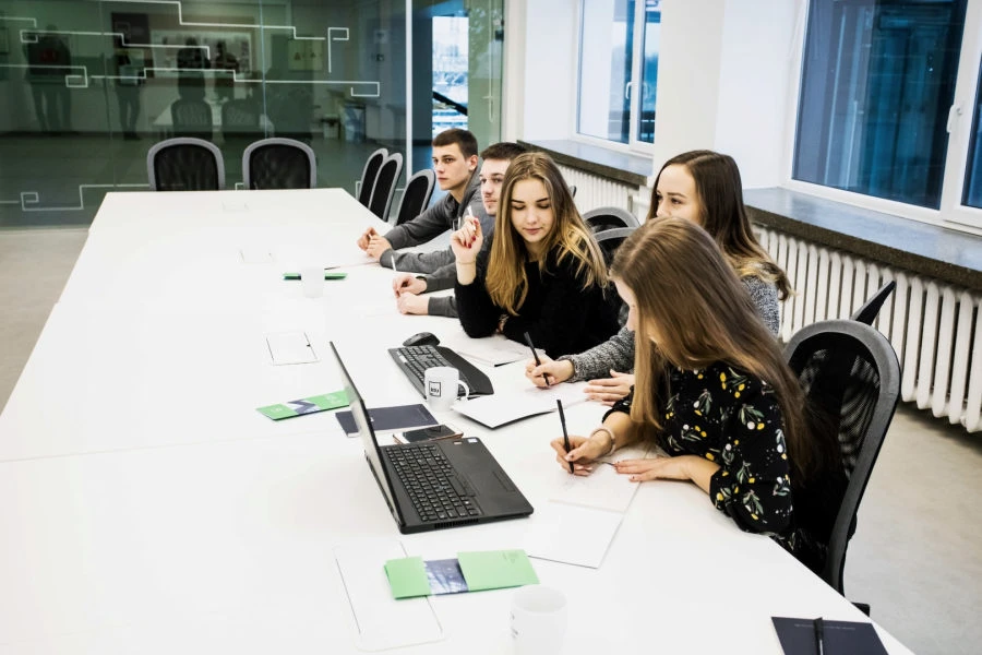 Jaunimas pasižymi didžiausiu skaitmeniniu raštingumu – kaip tai keičia jų gebėjimą priimti informaciją?