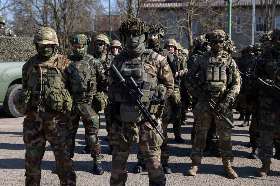 Įkvepianti šaulių motyvacija: į pratybas – su ramentais