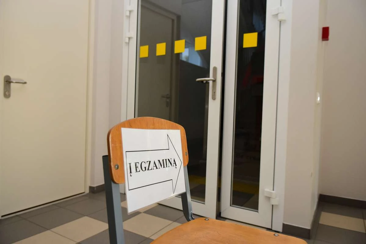 Panevėžio moksleiviai laiko pagrindinio ugdymo pasiekimų patikrinimus ir brandos egzaminus
