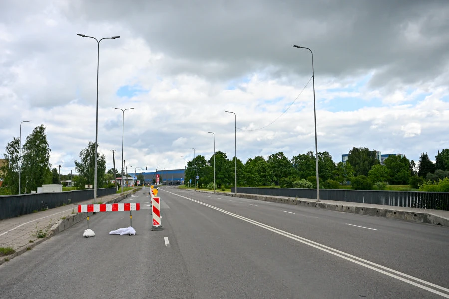 Ribojamas eismas J. Biliūno g. tiltu – uždaryta viena eismo juosta