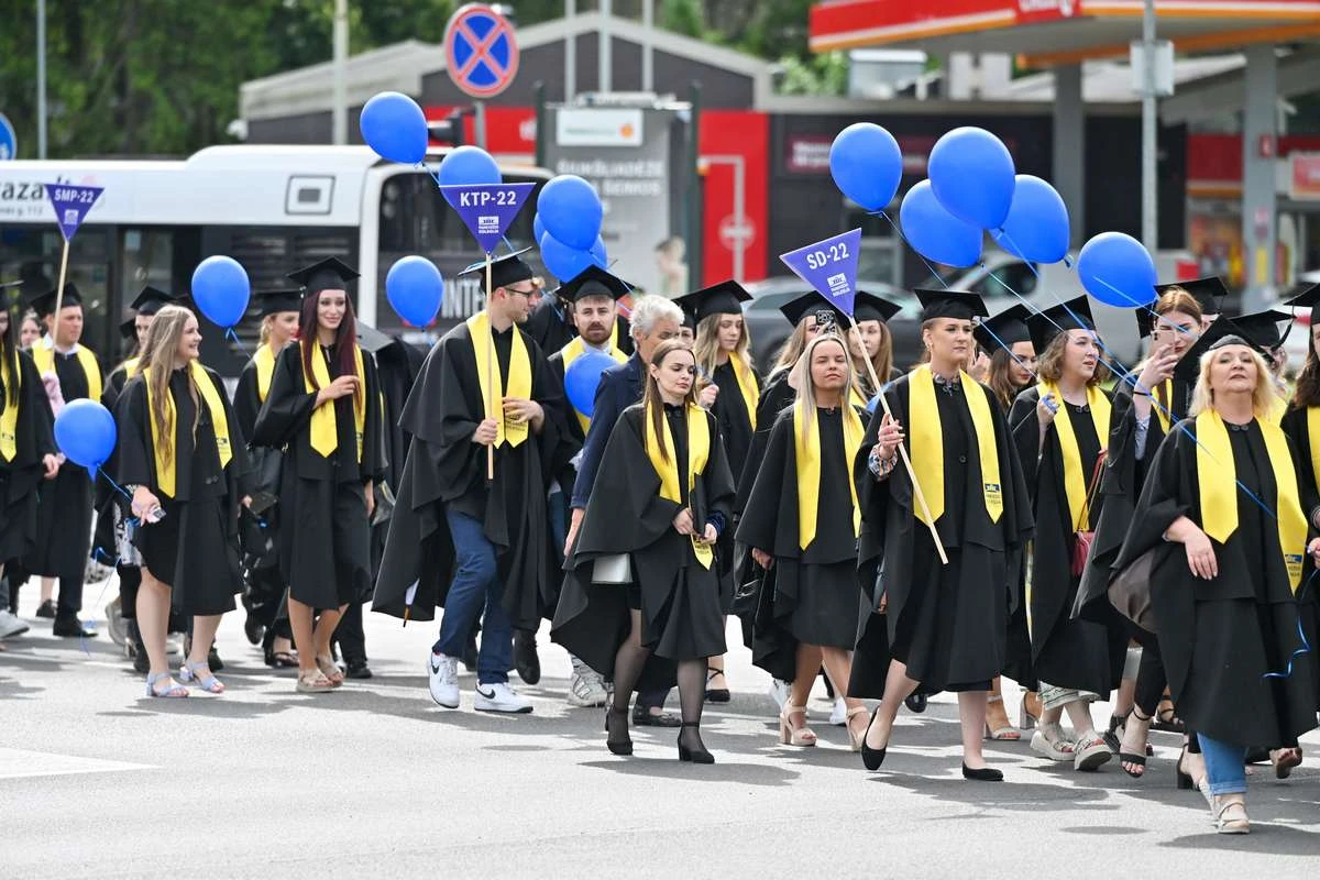 Panevėžio kolegija išleido 23-ąją absolventų laidą: diplomus atsiėmė 279 studentai