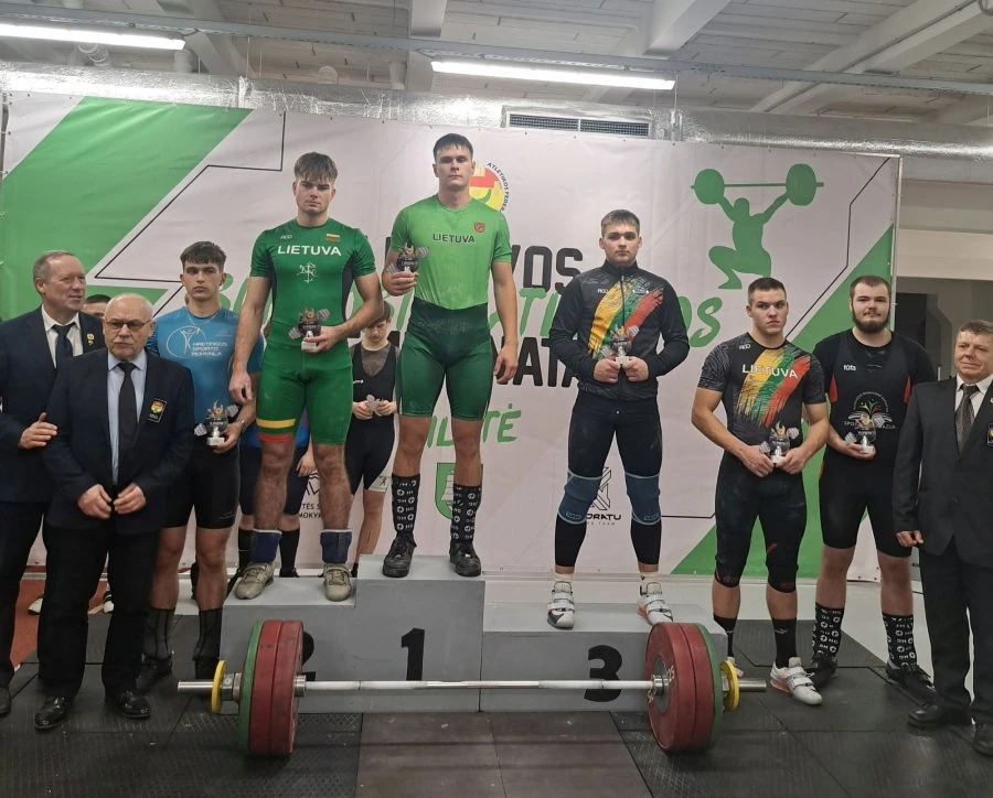 Raimundo Sargūno gimnazijos sunkiaatlečiai triumfavo Šilutėje: keturi Lietuvos rekordai ir čempiono titulas