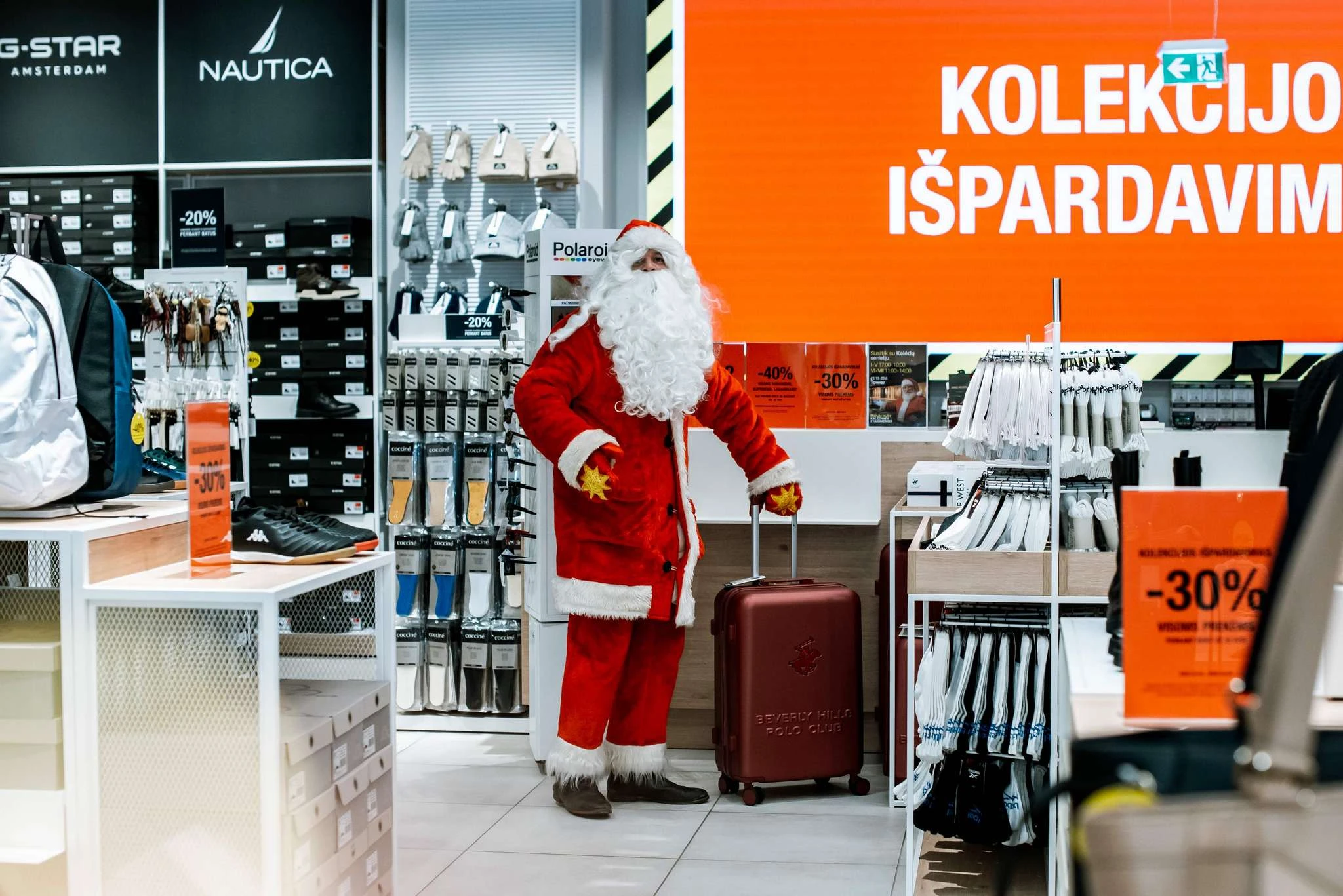 Prekybos parke „TOWER“ jau lankosi Kalėdų Senelis su staigmenomis