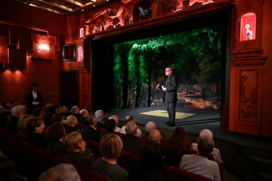 Panevėžio lėlių vežimo teatras įsikūrė naujose patalpose: po priverstinio iškeldinimo – naujo sezono pradžia