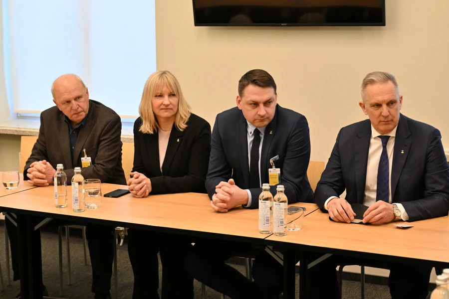 Ministras susitiko su Lietuvos prekybos, pramonės ir amatų rūmų asociacijos bei regioninių rūmų atstovais