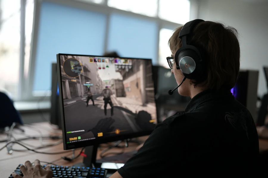 Panevėžio kolegijoje susibūrė stipriausios „CS2“ turnyro komandos